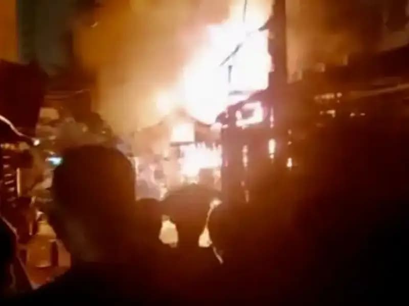 Vietnam'da Apartman Yangını: Sekiz Can Gitti, Ülke Sarsıldı