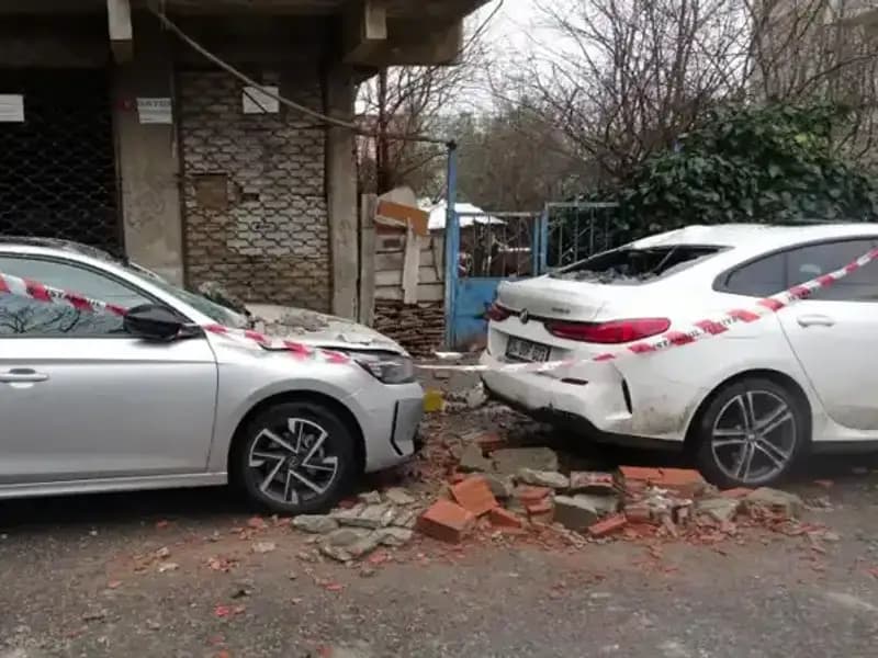 İstanbul'da Dört Katlı Binada Balkon Çökmesi: Detaylar ve Son Gelişmeler