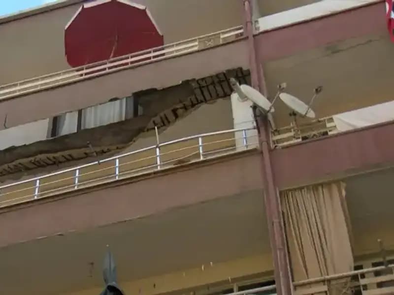 Güngören'de Korku Dolu Anlar: Beş Katlı Bina Balkonu Çöktü