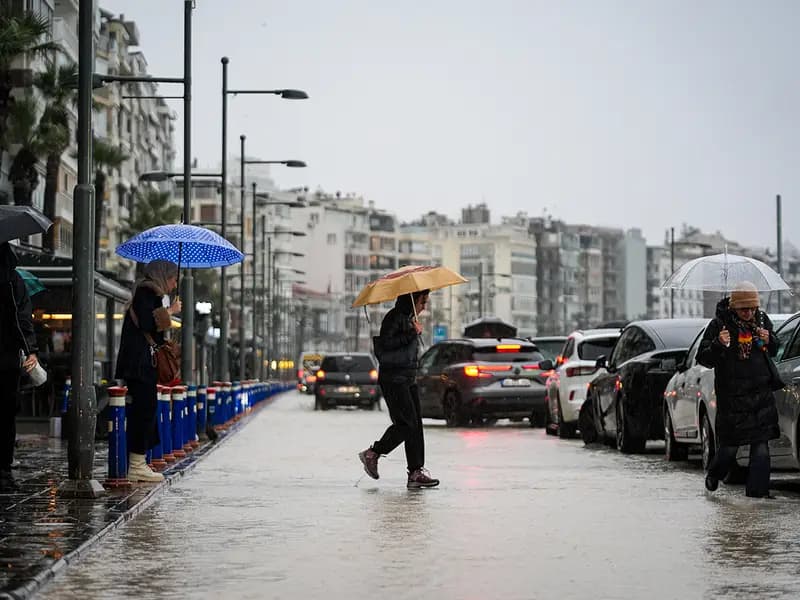 Bayramda Hava Durumu: Sıcaklıklar Düşüyor, Yağışlar Devam Edecek