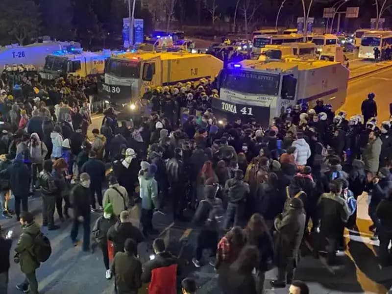 İstanbul ve Ankara'da Öğrencilerden İmamoğlu'na Destek Eylemi Gerçekleşti