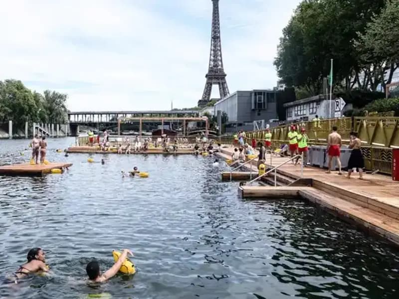 Fransa'da 102 Yıl Aradan Sonra Seine Nehri Yüzmeye Açıldı