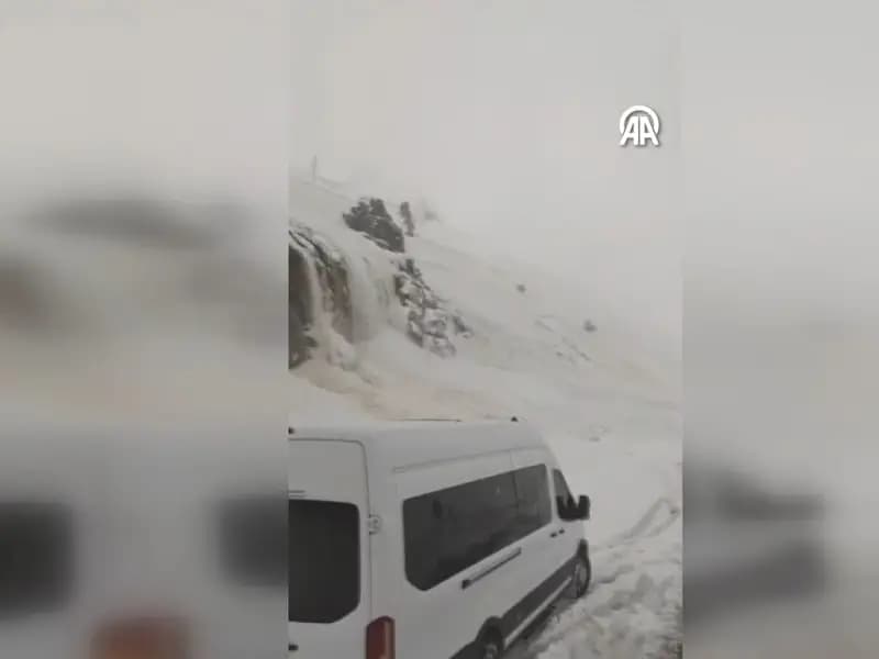 Şırnak-Hakkari Kara Yolunda Çığ Düşmesi Ulaşımı Engelledi