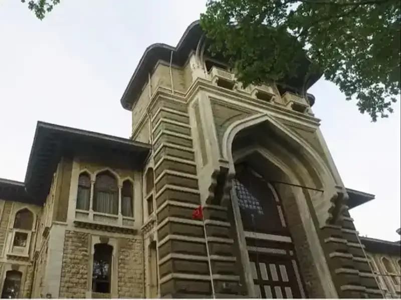 İstanbul Erkek Lisesi'nde Kavga: Müdür ve Yardımcıları Görevden Alındı!