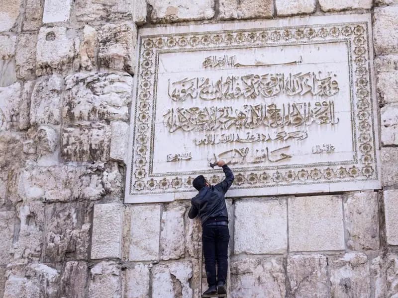 Halk Hafız Esedin Adını Söktü