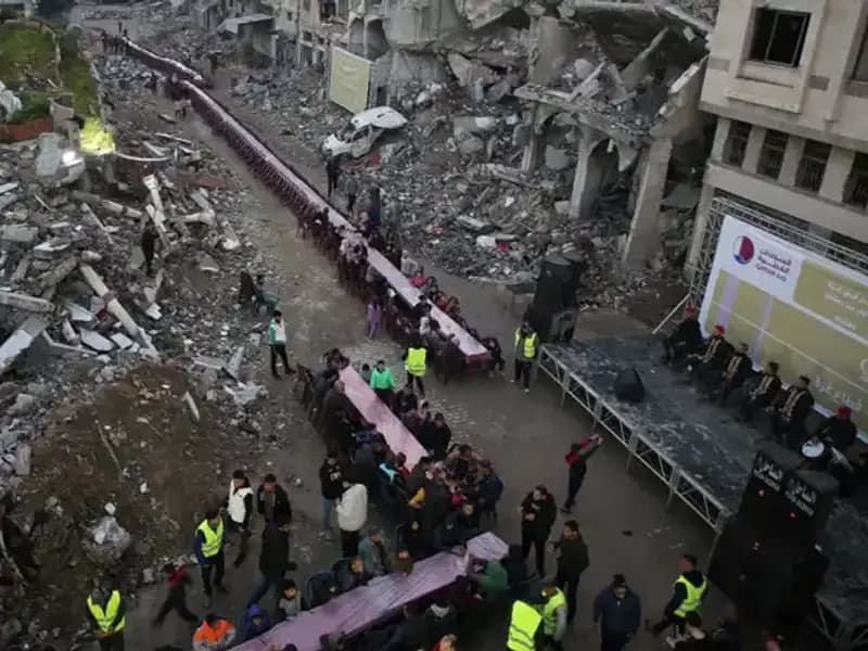 Gazze'de Yıkım Arasında İftar: İnsanlık Dramı ve Umut Arayışı