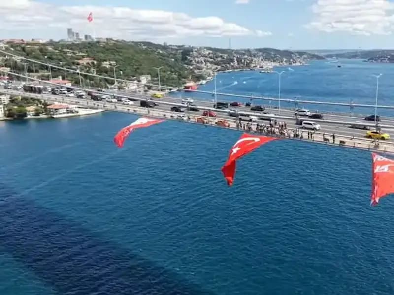 Türkiye’nin Gözbebeği Köprüde Dev Türk Bayrağı Coşkusu