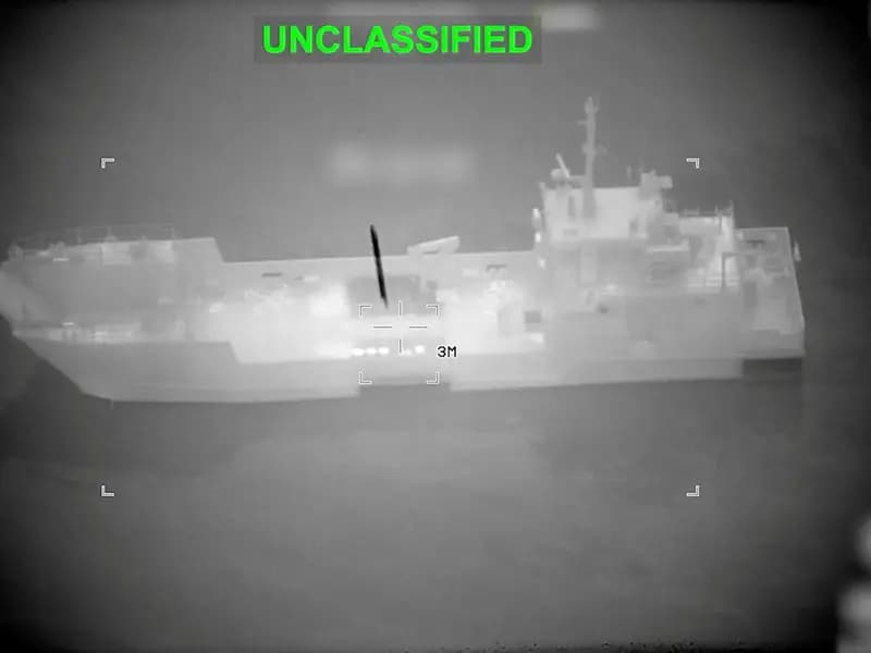 Hürmüz Boğazı'nda Deniz Trafiği Durma Noktasında: 16 Tanker Vuruldu