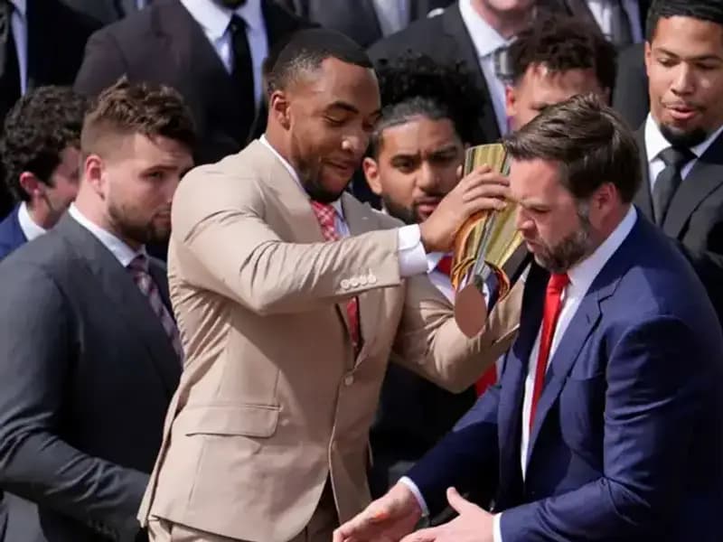 Vance’ın Beyaz Saray Sakarlığı: Şampiyonluk Kupasında Talihsiz An