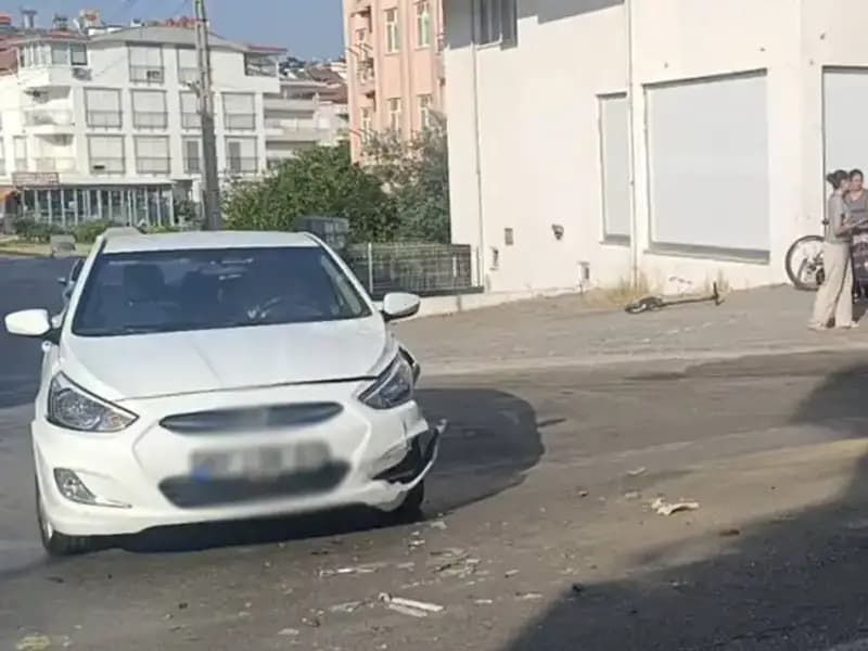 Antalya'da İnanılmaz Kaza: İki Otomobil Çarpıştı, Yaralılar Var!