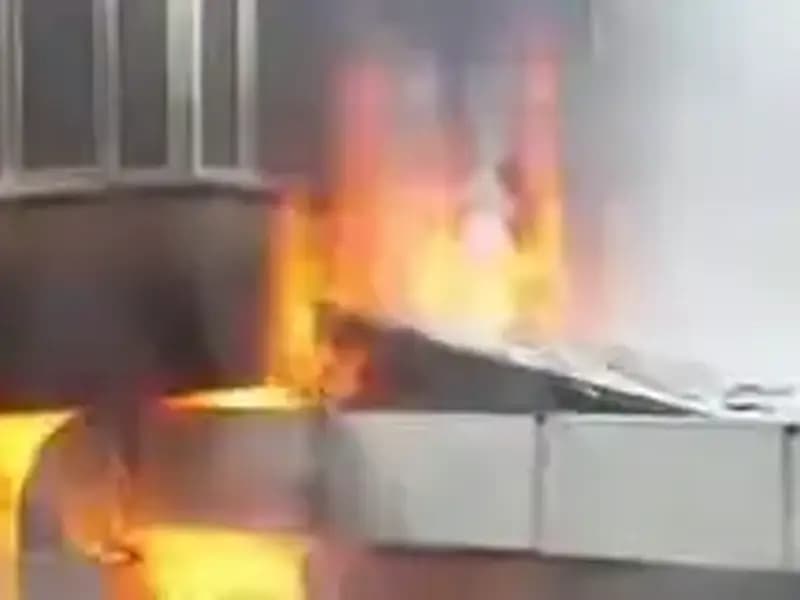 İstanbul'daki Kafede Çıkan Yangın Korkuttu: Müdahale Devam Ediyor