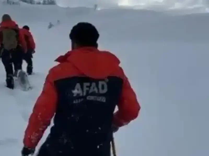 Afet Yönetimi ve Kahramanlık: AFAD, Yoğun Karda Aileye 4 Saatte Ulaştı