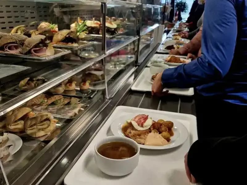 Endonezya'daki Ücretsiz Yemek Uygulamasında Şok: 846 Öğrenci Zehirlendi!