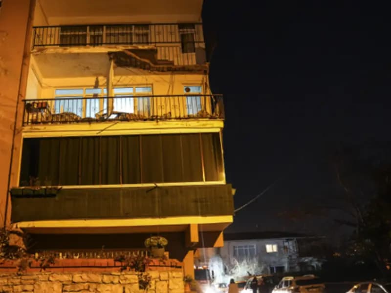 İstanbul'da Balkonu Çöken Apartman Acil Tahliye Edildi: Nedenleri ve Detaylar