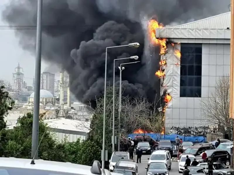 Başakşehir’de Sanayi Sitesinde Büyük Yangın Paniği: Olayın Sebepleri ve Sonuçları