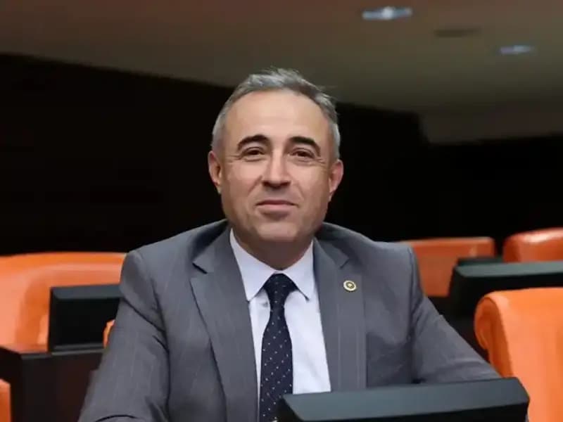 DEVA Partisi Genel Başkan Yardımcısı İstifa Etti: Siyasi Sarsıntılar Derinleşiyor