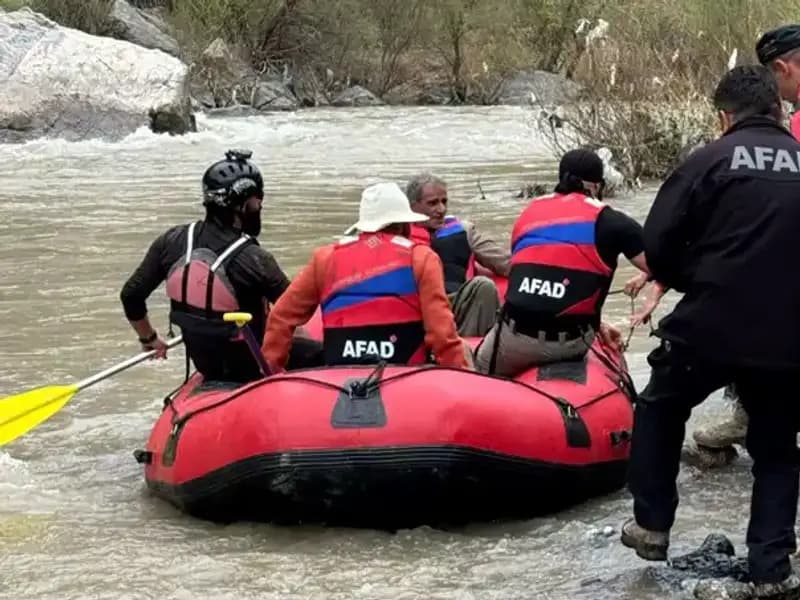 Zap Suyu Kenarında Mahsur Kalan 4 Kişi Başarıyla Kurtarıldı