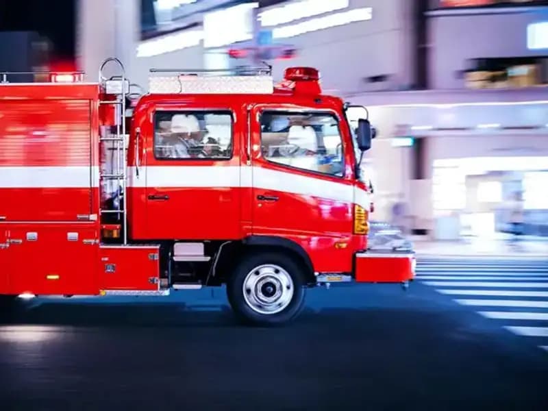 Tokyo'da Patlayan Yangın: İki Kişi Yaralandı ve Panik Yaratıldı