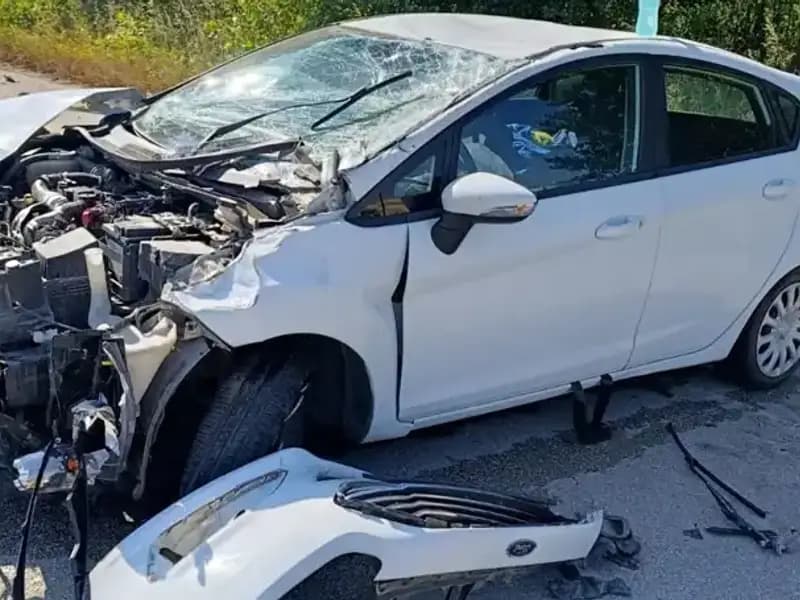 Çanakkale'de Trafik Kazası: İki Yaralı, Olayın Detayları Şaşırtıyor