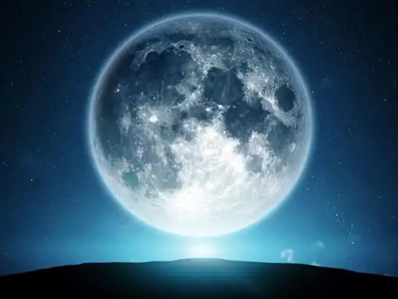 2025 Nisan Dolunay'ı: Zamanı, Etkileri ve Burçlara Yansımaları