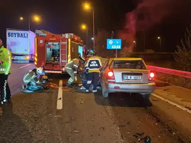 Kamyonun Arkasında Korkunç Çarpışma: Sürücü Ağır Yaralandı