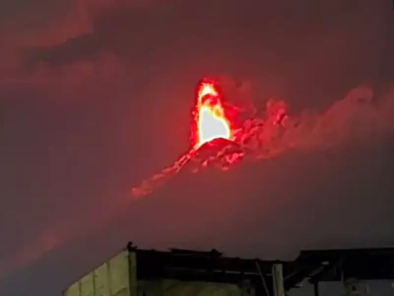 Fuego Yanardağı Saldırıyor: 30 Bin Kişi Tahliye Edilmeye Hazır