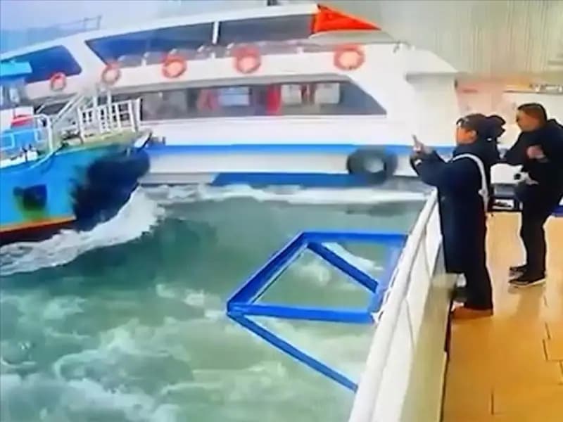 Haliç'te İki Tekne Çarpıştı