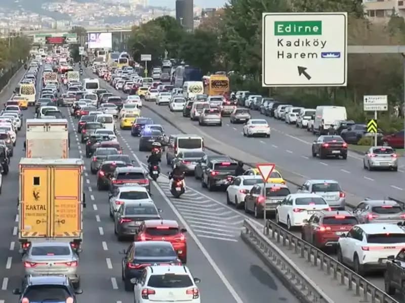 İstanbul’da Trafik Kilidi: Yoğunluk Yüzde 90 ile Zirveye Ulaştı!