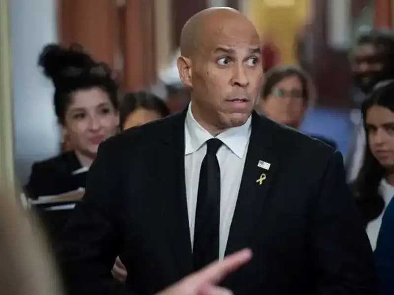 ABD'li Senatörün 25 Saatlik Konuşmasıyla Gelen İzleyici Şaşkınlığı