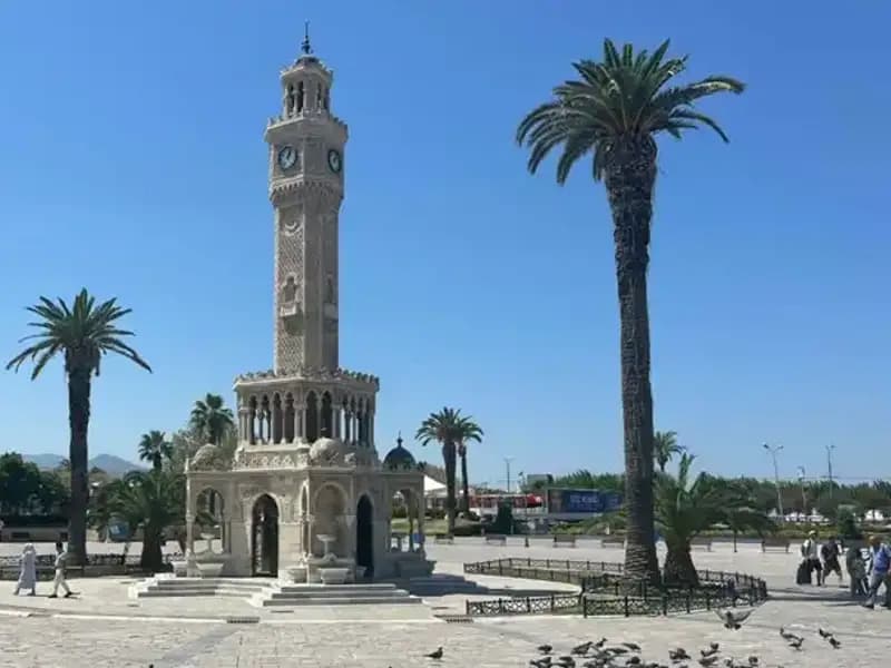 İzmir'de Sıcak Hava Dalgası: 42 Dereceler Meydanları Boş Bıraktı