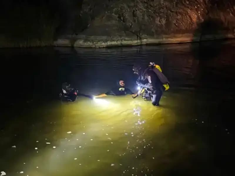 Çayın Derinliklerine Düşen Kızını Kurtarmak İsterken Boğulan Baba, Tüm Aileyi Yasa Boğdu