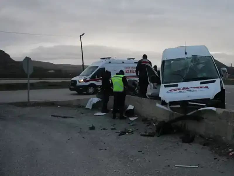 İşçi Servisi İstinat Duvarına Çarptı: Korkutan Kaza Ayrıntıları