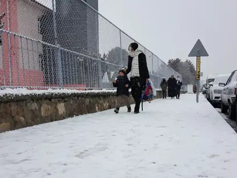 İlkbaharda Kışı Yaşayan Şehir: Büyüleyici Beyaz Manzaralar