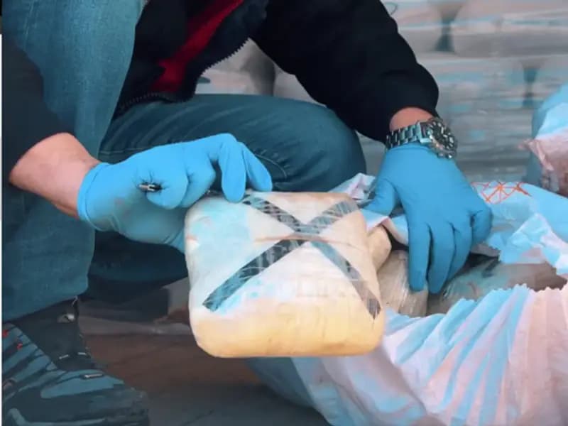 Zehir Tacirlerine İki İlde Şok Baskın: Kilolarca Uyuşturucu Ele Geçirildi