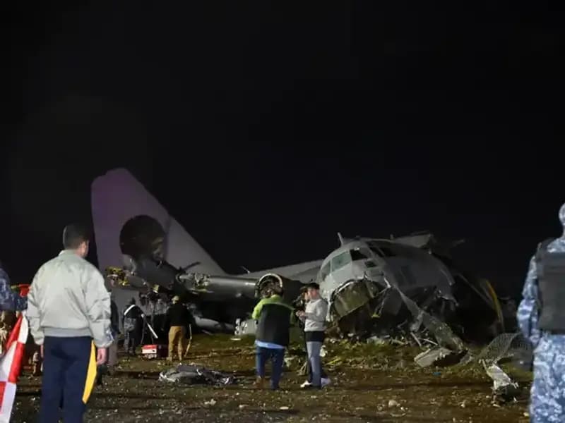 Bolivya'da Askeri Uçak Düştü: Para Taşırken Ne Oldu?