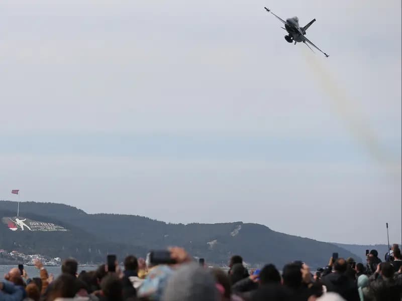 SOLOTÜRK, Çanakkale'de Unutulmaz Gösteri Uçuşu Gerçekleştirdi