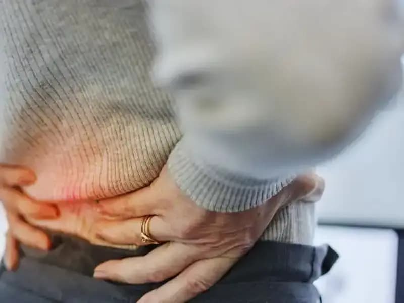 Kanserin Gizli Belirtisi: Sırt Ağrısı ve Göz Ardı Ediliyor!