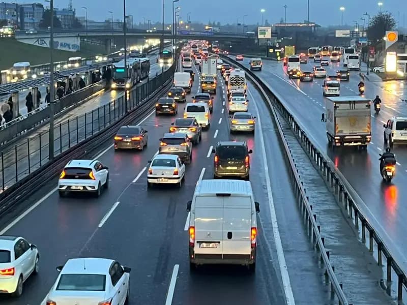 İstanbul'da Bayram Sonrası İlk Günde Trafik Yoğunluğu