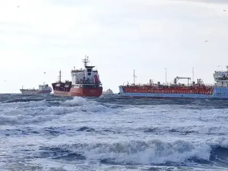 Florya'da İki Gemi Acil Durum Çağrısıyla Korku Sardı