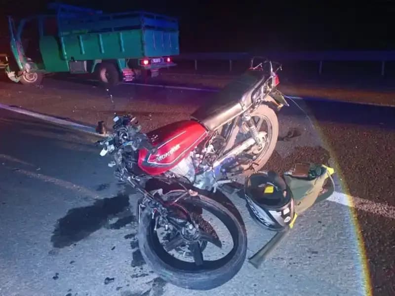 Motosikletle Kamyonetin Çarpışması: İki Kuzen Hayatını Kaybetti