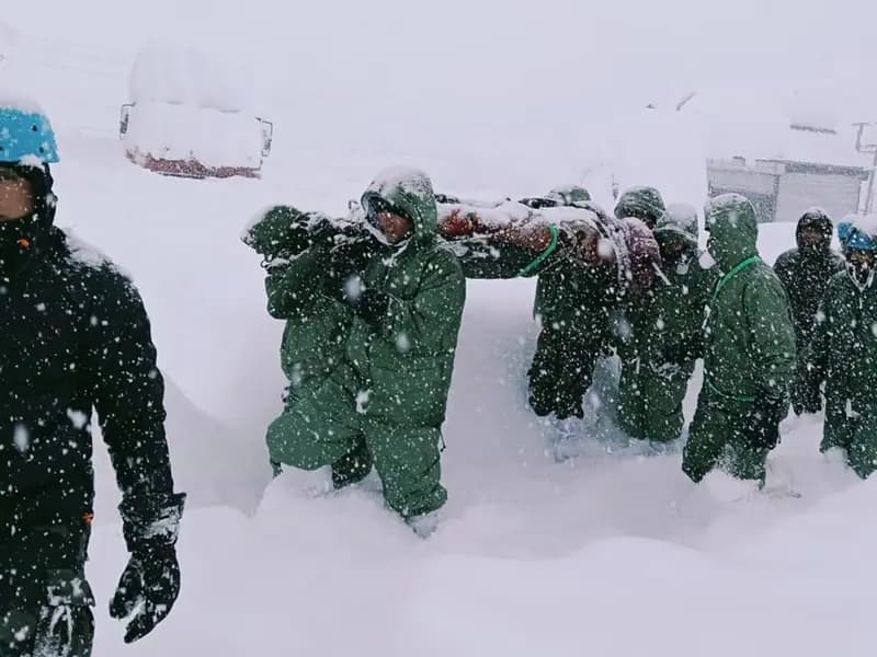 "Himalaya'nın Kalbinde Bulunan Uttarakhand'da Çığ Felaketi: En Az 41 Kişi Kayıp"