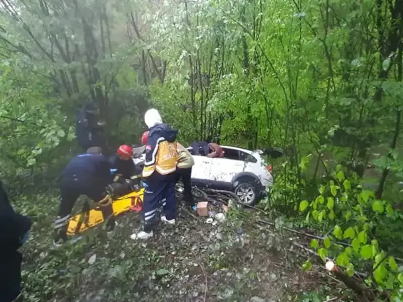 Direksiyon Hakimiyetini Kaybeden Araç Ormana Uçtu: Sıcak Gelişmeler!