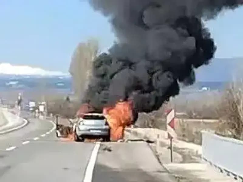 Kütahya’da Otomobil Alev Alev Yanarak Korku Dolu Anlar Yaşattı