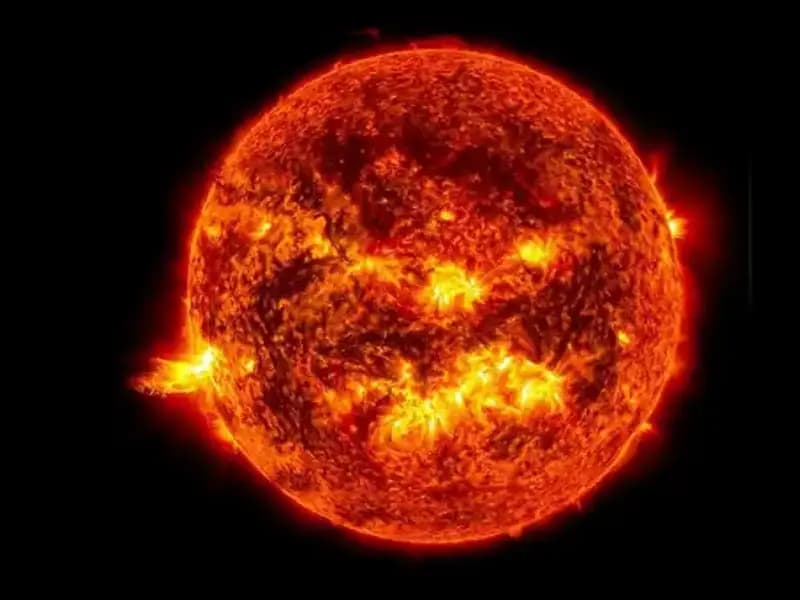 Güneş'te Meydana Gelen İki Büyük Patlama, Dünya'yı Etkileyen Fırtına Hazırlıyor