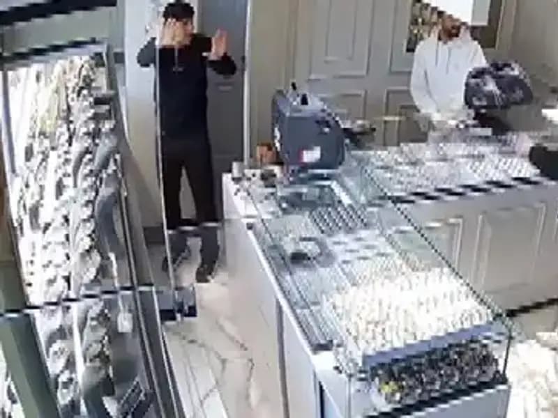 Bursa'da Kuyumcu Soygunu: Korku Dolu Anlar Kameralara Yansıdı