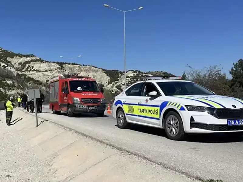 Burdur'da Korkunç Kaza: İki Çocuk da Yaralandı, Dört Kişi Hastaneye Kaldırıldı!
