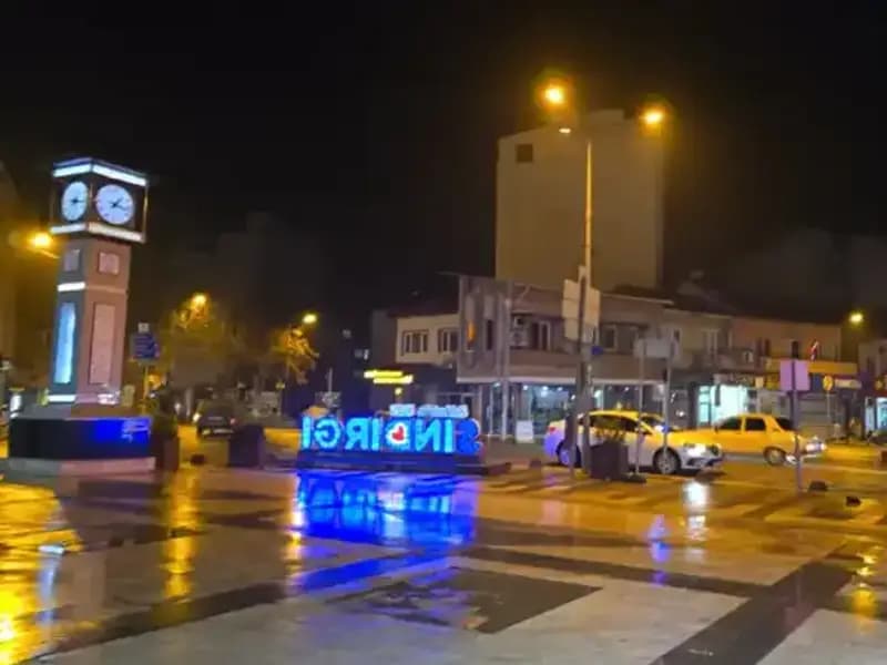 Sındırgı'da 5.1 Büyüklüğünde Deprem: Şehirde Panik Hava Hakim