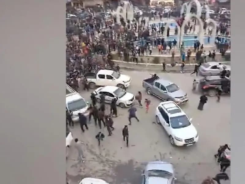 Rakkalılar Teröristleri Taşlayarak Kovdu