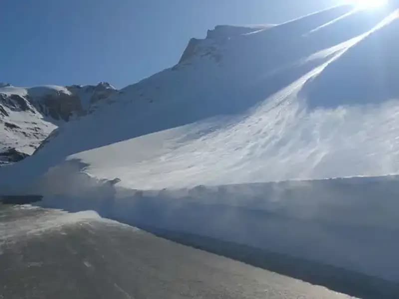 Van-Bahçesaray Karayolu Yeniden Ulaşıma Açıldı: Detaylar ve Beklentiler