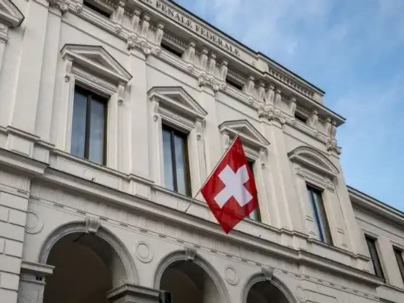 İsviçreli Siyasetçiye Su Tabancası Cezası: Çocuklara Hediye Almaktan Ne Olmuştu?